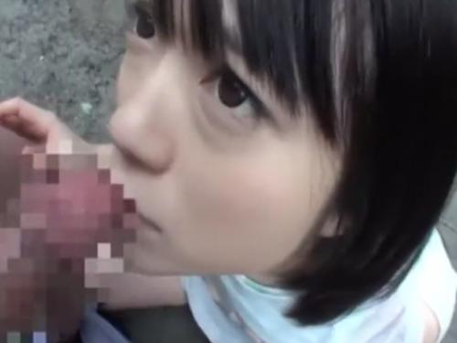 いたいけな黒髪美少女が野外で無理矢理襲われフェラでそのまま口内射精！小さい口マンコでのじゅぽじゅぽフェラ気持ちよさそ～
