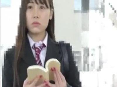 【痴漢盗撮】美少女JKに電車で手マンするヤバいやつ！！個人撮影盗撮中出し
