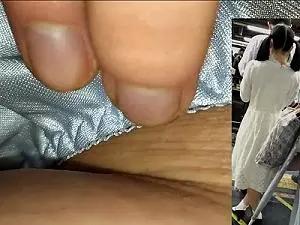 ＜パンチラ盗撮＞ガチJKを電車内で痴漢盗撮！！ムラムラしすぎて触っちゃう犯罪記録！！