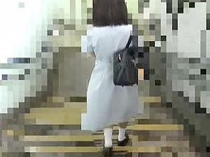 【これがガチ痴漢】お嬢様JKの後をついて行って無理矢理手マンするヤバいやつ