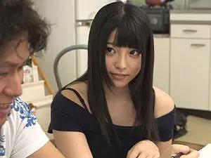 ＜上原亜衣＞隣の部屋から喘ぎ声が聞こえてきて巨乳美少女女子大生と成り行きでセックス