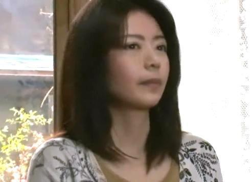 【ヘンリー塚本】甲斐性の無い旦那に見切りをつけて惚れた絶倫男と再婚した四十路熟女妻がセックスで痙攣する程感じてしまう