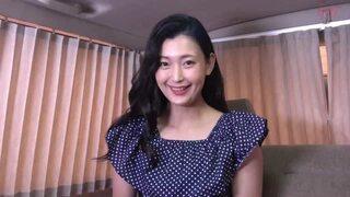 【センズリ鑑賞】37歳人妻が巨乳触らせてパンツだして手コキしてあげてます♡我慢できずにザーメン速射♡