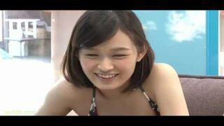 【センズリ鑑賞】優しい清楚美人お姉さんが童貞君に協力！手コキしてあげベロチューまでしてあげてます♡