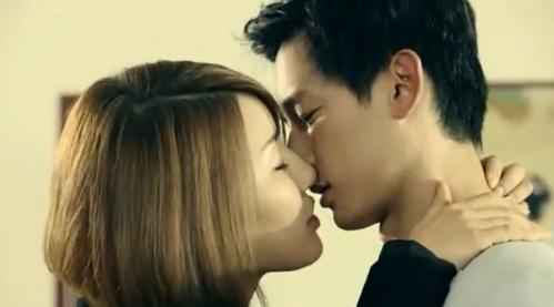 【韓国✕濡れ場】目隠しされたＭ男を変態美人女優がイヤラシイ舌使って唾液たっぷり舐め倒し縛ってSM恥辱プレイっぽいのしてる♡