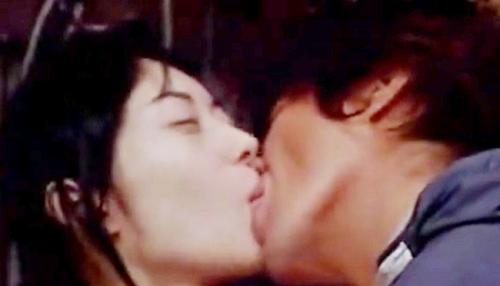 【伊東美咲】清純派美人女優の初濡れ場映画！舌いれまくり身体中いじられ乳首舐めご奉仕までしてあげてます