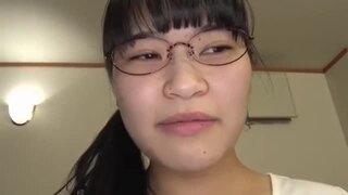 【個人撮影】メガネかけた調理系専門学生の地味でぽっちゃり・デブのプリケツフリフリ申請変態娘が壮絶アクメ！