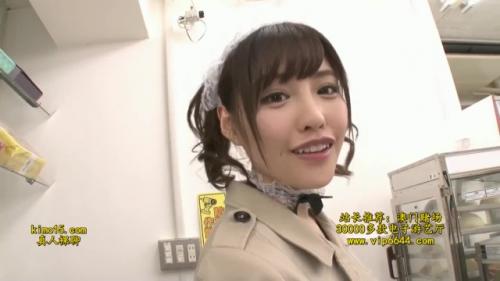 【橋本ありな】雪肌の美人メイド少女がコンビニバイトでイケない関係に！バックで生フェラなんかしちゃってます♡