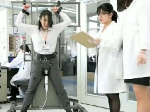 【SOD女子社員】電マが最も効果的な体位を調査するエロ性科学♥一般女子社員を拘束してイキ狂うまで放置！