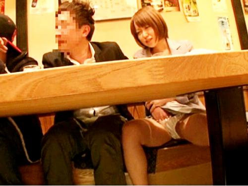 【NTR同窓会】巨乳おっぱい人妻が酔って元カレ浮気！コッソリ手マン＆自宅に連れ込み生ハメ！涙目イラマチオ＆騎乗位ガン突きイッＱ！