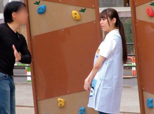 【素人】脱げばナイスボディの巨乳保育士さん。頼まれれば断れない天使が童貞君の筆下ろし！