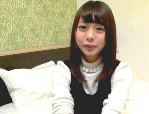 【素人ナンパ】「ﾅｶでもｲｲﾖ･･･♡」あっ！？自分で挿れちゃった！照れながらもオネダリ腰振りSEX！