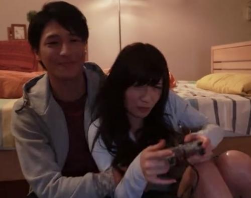 ❤️女性向けエロ動画❤️彼氏とゲームしてたらムラムラ…そのまま押し倒されてベッドの中で踊るカップルww