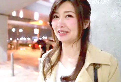 【素人】「もっとイカせてください…。」こんな清楚な人妻がホテルでオヤジたちとイキまくりの大乱交！中出しまで許しちゃう淫乱ぶり！