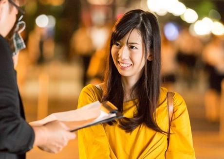 【素人ナンパ】ローターで全身マッサージを始めると感度良好！すぐいやらしい声を上げてしまいます。これは奥さんからのOKサイン！喘ぐ姿がエロ過ぎです。