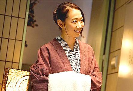 【義母と中出しSEX】「…妻には口が裂けても言えません…義母さんを孕ませてしまったなんて…。」悶々としながら旅館の中をブラついているとお義母さんの入浴姿を目撃して…。