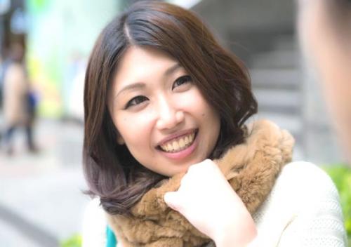 【素人】「すいませーん！」暇そうな人妻にモデル撮影をお願いするべく声をかけてホテルでキレイな顔面に発射！