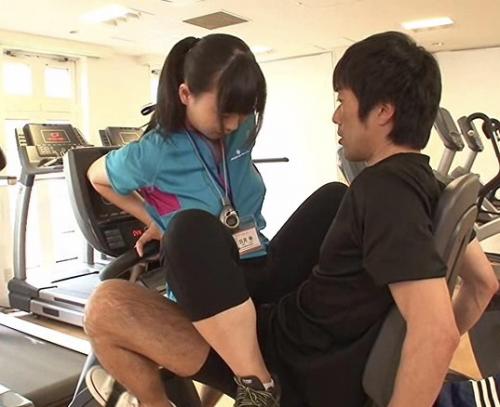【変態スポーツジム】「硬いの当たってますよ///」インストラクターのお姉さんが跨ってトレーニングする密着ジムの実態がやっべぇwww