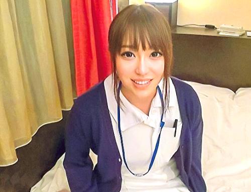 【素人】現役看護師さんはオッパイの大きな女の子！かわいすぎる裸体にズル剥けフル勃起したチ○ポを白衣の奥にズブリ！