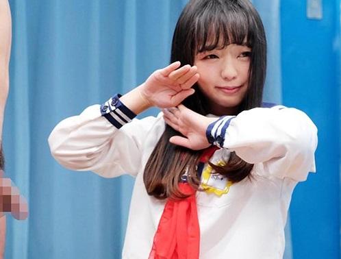 【素人】大きなおペニスをじっくり見たり、触ったり、咥えたりと素人娘がビンビン勃起ち○ぽに興味津々！