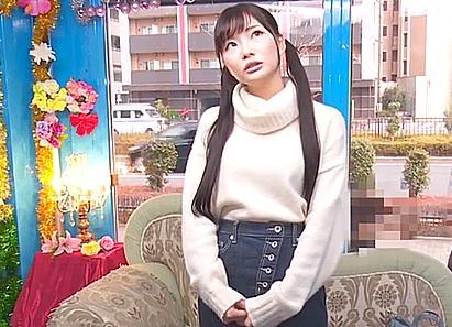 【MM号】リア充カップルナンパ！イケメンセクシー男優に囲まれ秒で彼氏を裏切る素人彼女イキったデカチン舐めまくり騎乗位グラインドまくりエモSEX！