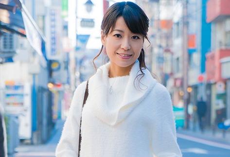 【人妻ナンパ】「…え？中に出しちゃったの？」カッチカチのエロチ○ポを入れられ完全変態化！痴情丸出しの中出しセックス！
