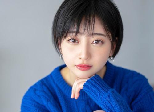 【ショートカット美少女】凛とした眼差しの、神秘的で妖艶な雰囲気を漂わす美女。