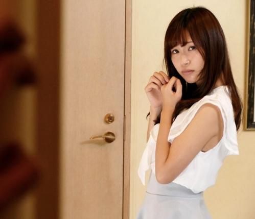 【天使もえ】「我慢できない…///」オタクのデカチンが忘れられず寝てる夫に気づかれないように寝取られセックス