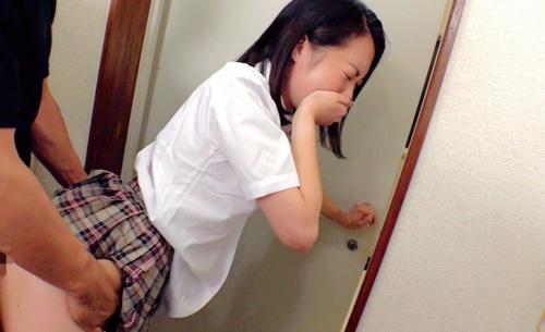 【素人】「自宅にお邪魔していいですか？」お母さんが帰ってくるまでの1時間、制服着たまま近所まで聞こえるジュボジュボフェラさせてみた
