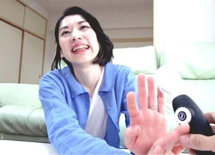 【素人】「アナタごめんなさい…」自宅のリビングで他人棒とセックスして中出ししちゃう人妻