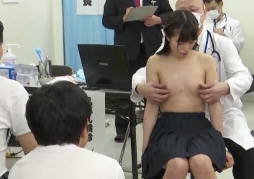 ※号泣する学生続出※私立高校の健康診断で男子の前で公開診察し子作りと称してレイプまでするじじい医者