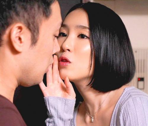 【熟女】「主人には出来ないことシテあげる…。」童貞喪失を条件に自身の命令を聞くように求める。そしてその日から彼女に弄ばれる日々が始まって…。