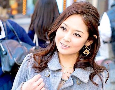 【素人】雑誌のインタビューという事で池袋東口でナンパ！熟した身体が反り返り愛液漏れまくり感じまくりのセックスです！