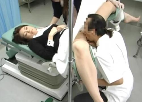 【産婦人科の闇】※閲覧注意※「今診察してますから動かないでねー」ヤブ医者が美人患者をレイプする激ヤバすぎる隠しカメラ映像