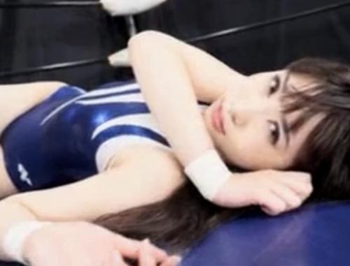 【キャットファイト】「もうアンタには負けない」因縁のリベンジ女子プロレス！クッソ美人の桃尻レスラーが恥ずかしい格好させられてエロいwww