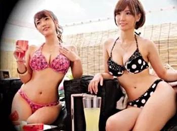 [ナンパ企画]海の家でナンパしたノリのいいギャル二人に逆に喰われそうになったwww