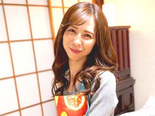 【素人】「せっかくなら楽しみたい…。」旅館で夜這いされた欲求不満だった熟女おかみ！抵抗するも男のガチさに自らち○ぽにむしゃぶりつき腰を振る淫乱メスへと覚醒！
