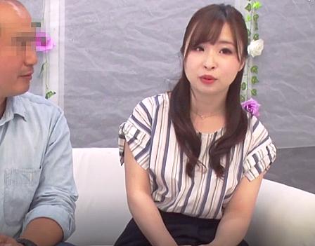 【素人】気づいてないのは旦那さんだけ！世界一近い距離で自慢の妻を寝取って生中出し！興奮間違いなしの寝取られ模様をマジックミラーからお届け！