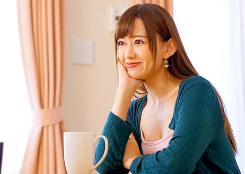 【母の友人】引っ越しの手伝いをするうちに2人の距離はどんどん縮まり、かつての想いを今に重ね、いつしか関係を持ってしまう。