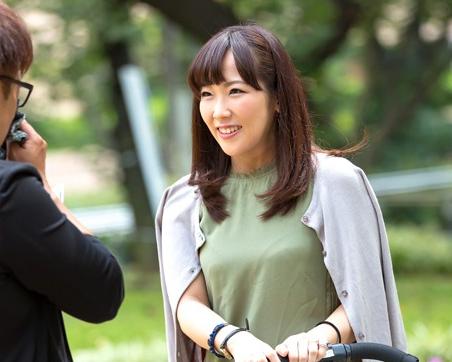【人妻ナンパ】エロい貝殻のような白のブラにTバック！ムチムチの尻！むしゃぶりつきたくなるカラダです！