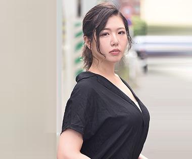 【素人】完全にメス化し量感あふれる巨尻を揺らしてイキ狂う！デカチン欲しくて現場に来たムチムチドスケベ美容部員さん