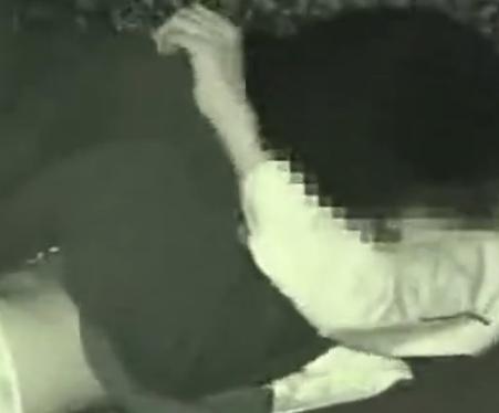 【本物レイプ】※閲覧注意※夜中の路地裏で帰宅中の女性が野蛮人にガチ強姦される映像が監視カメラに映り込んでいた…