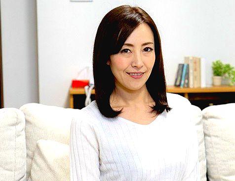 【熟女】「そんなにイジったらおばさん…したくなっちゃう」旦那が隣の部屋にいて声が出せない状況で猛烈SEX！！