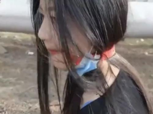 【スパンキング】野外で拘束してボールギャグのままケツ叩きされる中国人美女がクッソ可愛いww