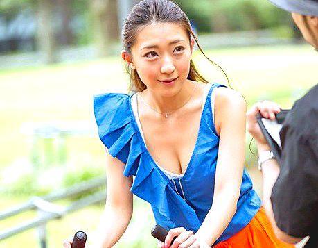【人妻ナンパ】西新宿でベビーカーを押すママの中からフェロモンが溢れている人妻をナンパ！
