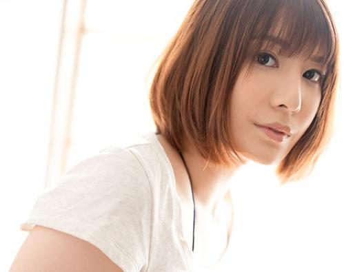 【美少女】S級な見た目の女子、クールビューティーな印象の目鼻立ちがハッキリとした顔立ちに出るところは出ているJカップボディというコミックの中から現れたような容姿。