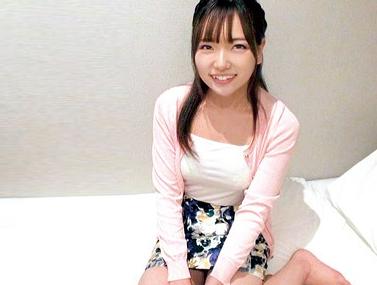 【素人】この前まで学生…wしかもめっちゃ可愛いです…wまだティーンエイジャーなので軽くクリを触っただけで意識吹っ飛ぶほどイっちゃう敏感ちゃんです！