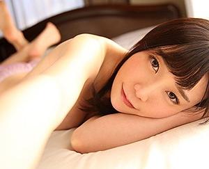 【素人】色白美人で形のいい巨乳！おまけにMっ気たっぷり！大量潮吹きでビチョビチョになったケツを広げさせてモザイクなしのアナルをじっくり見る羞恥プレイ。