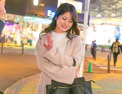 【人妻ナンパ】「夫は飲み会ばかり…私だってハメを外したい」仕事帰りの美人OL妻をお持ち帰り！