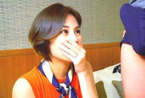 【素人】「…ﾔﾀﾞ…大きい…♡」欲求不満なセレブ妻はデカチンに興味津津ｗｗｗ乾いたオマ○コに中出しセックス！
